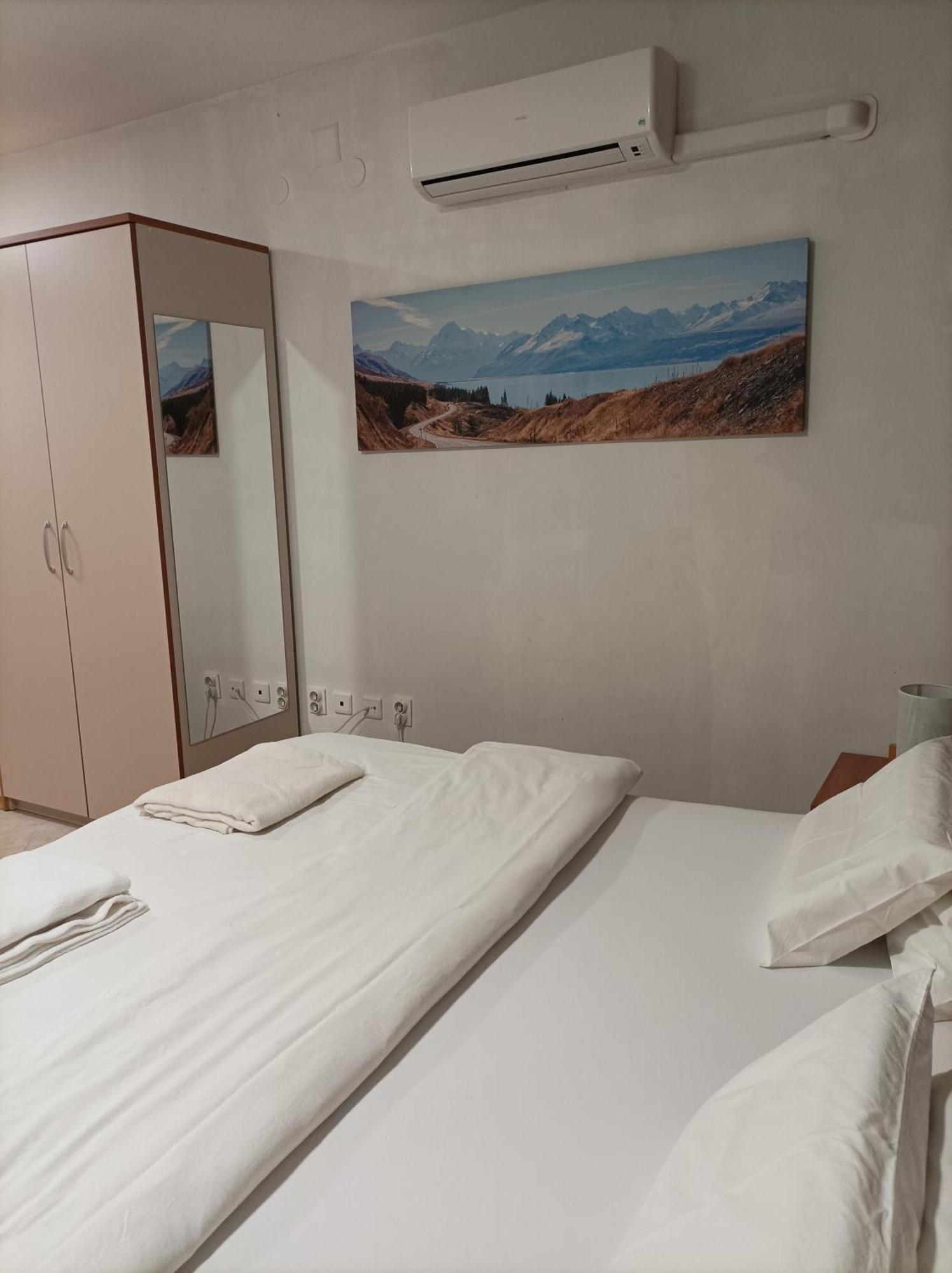 Rooms & Apartment Hegic Zadar Bagian luar foto